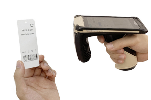 Italian clothing logistics companies apply RFID technology to speed up distribution